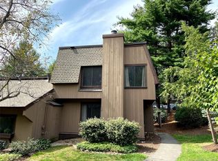 32 Canterbury Ln #32, Avon, CT 06001