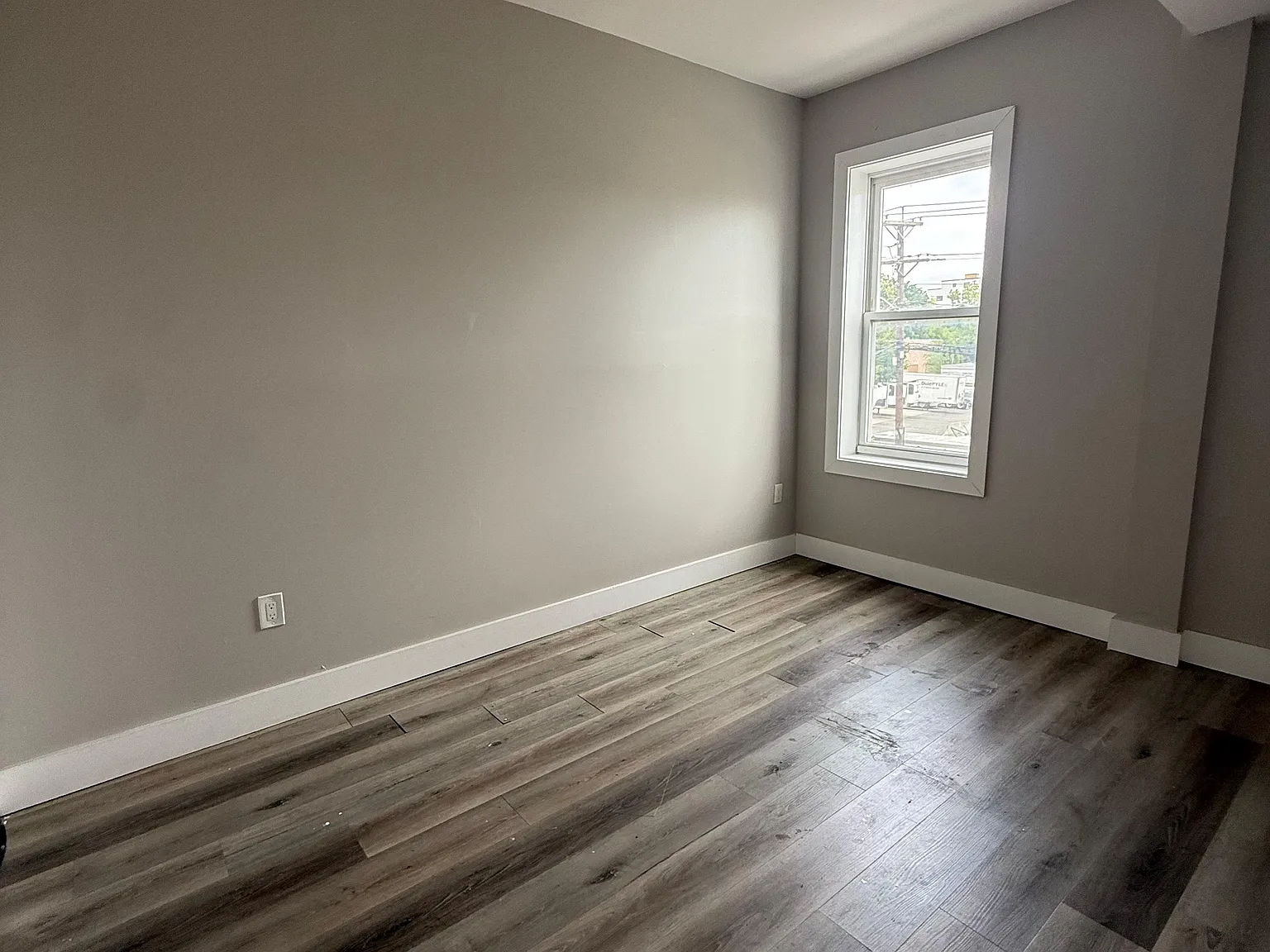 4 bed, $2,450 — Photo 4