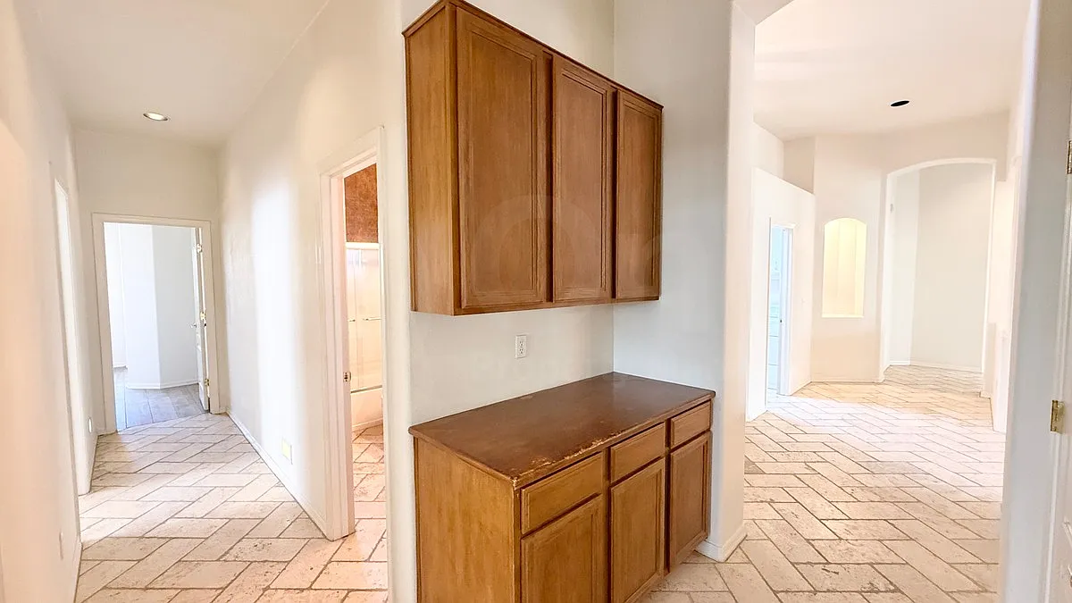 4 bed, 2.0 bath, 2445 sqft, $3,199 — Photo 4