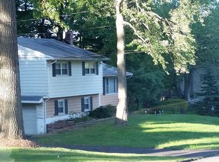 94 Foxwood Rd, West Nyack, NY 10994