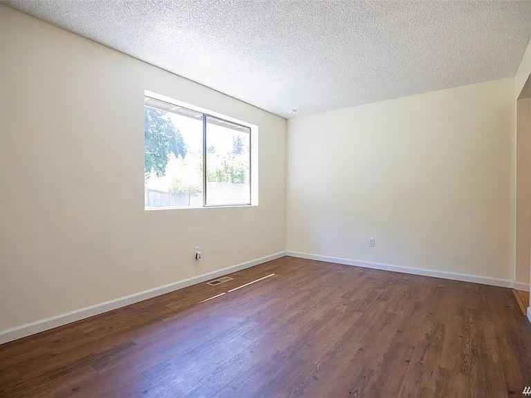 8985 Miller Rd NE — Photo 15