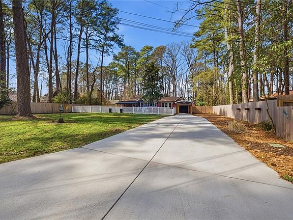 3rd image of 824 E Sparrow Rd