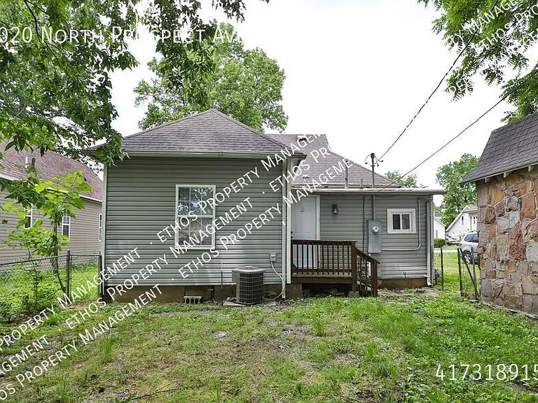2020 N Prospect Ave — Photo 4