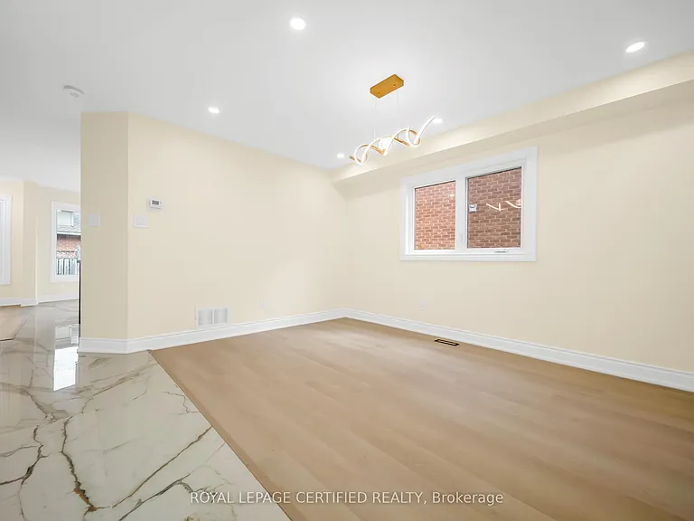 5016 Natkarni Cres #UPPER — Photo 10