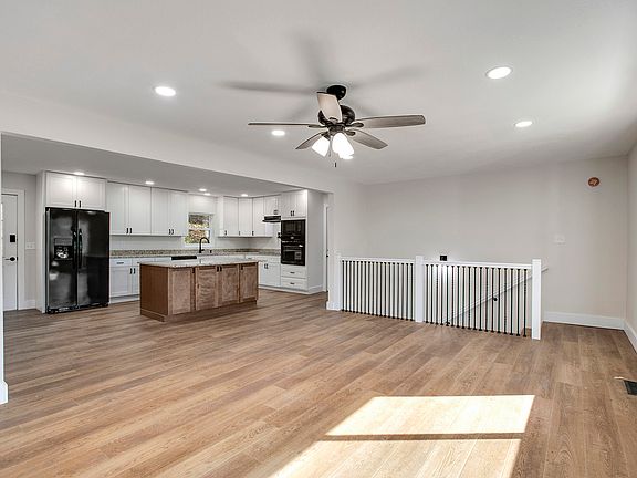 3rd image of 195 Ritchey Rd