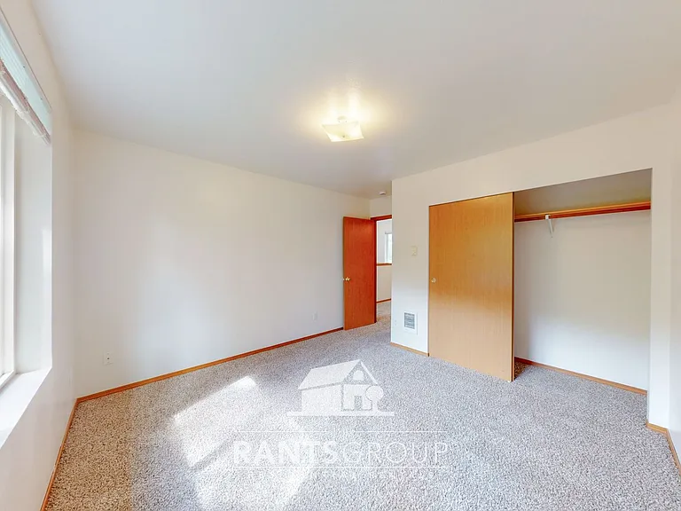 695R — Photo 28