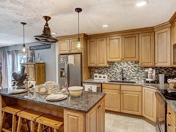 5th image of 362 Laurel Ct
