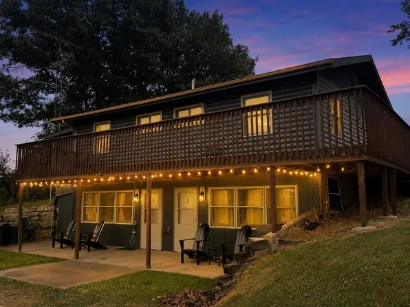3505 E Apple Canyon Rd, Apple River, IL 61001