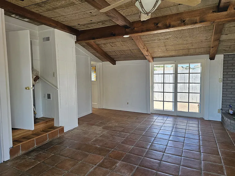 15 Alta Loma Dr — Photo 5