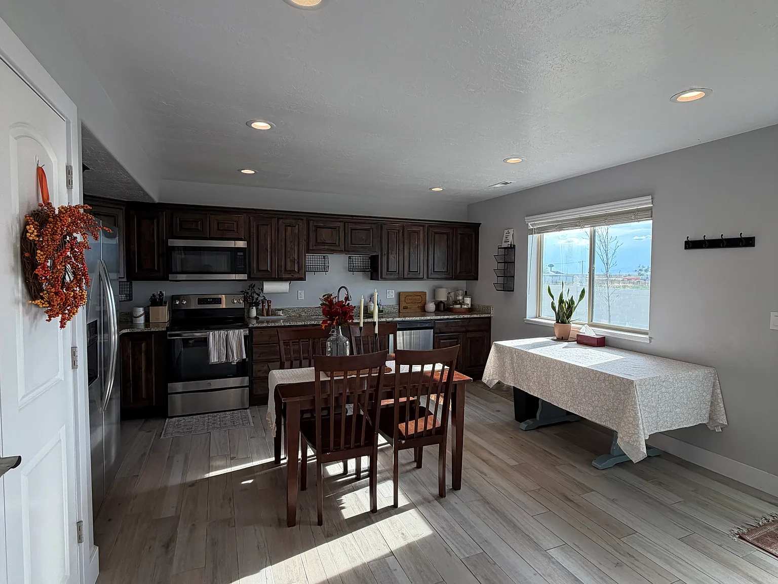 3 bed, 2.5 bath, $1,995 — Photo 2
