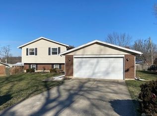 1829 S Bayberry Dr, Miamisburg, OH 45342