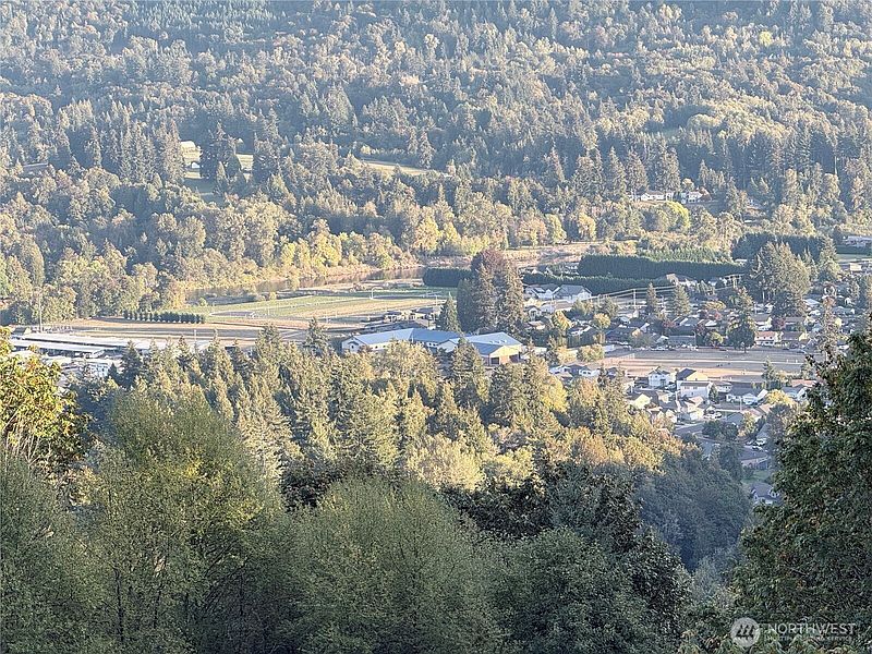 2nd image of 430 Sommerset Road