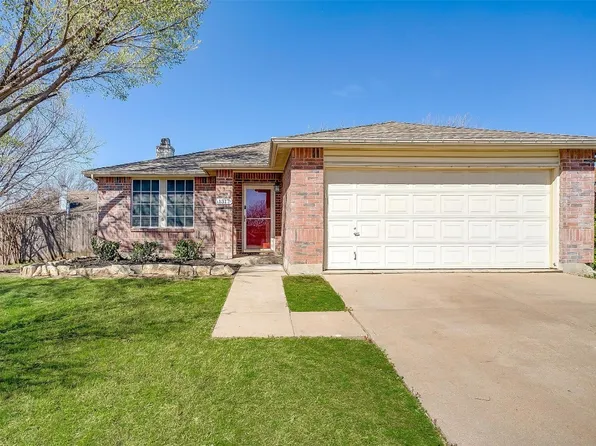 1317 High Crest Dr, Burleson, TX 76028