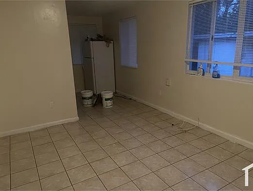 1718 Oak St — Photo 1