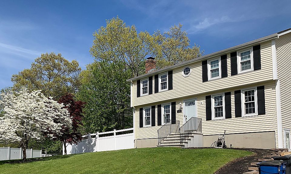 1st image of 82 Lincolnshire Dr