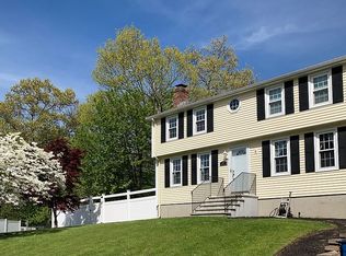 82 Lincolnshire Dr, Haverhill, MA 01835