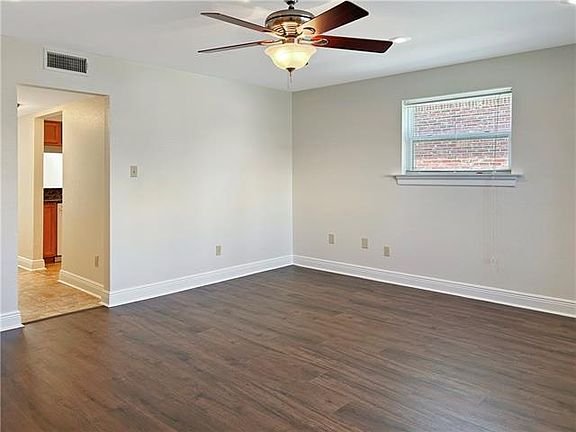 4th image of 218 W Brooks St
