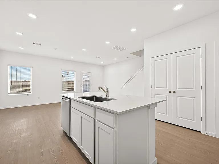 2226 Salinas Dr — Photo 6