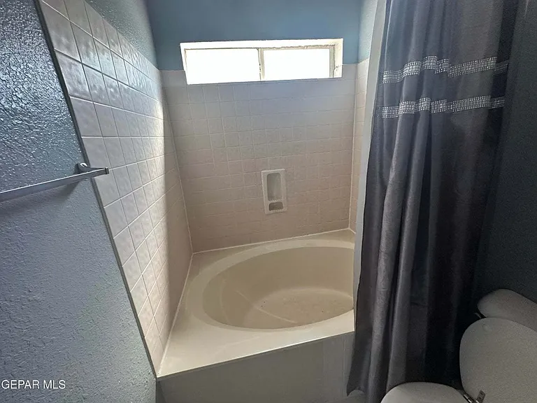 408 Hadley Pl — Photo 4