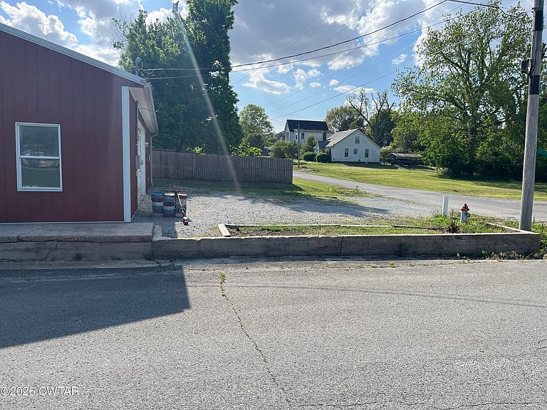 Listing photo 4