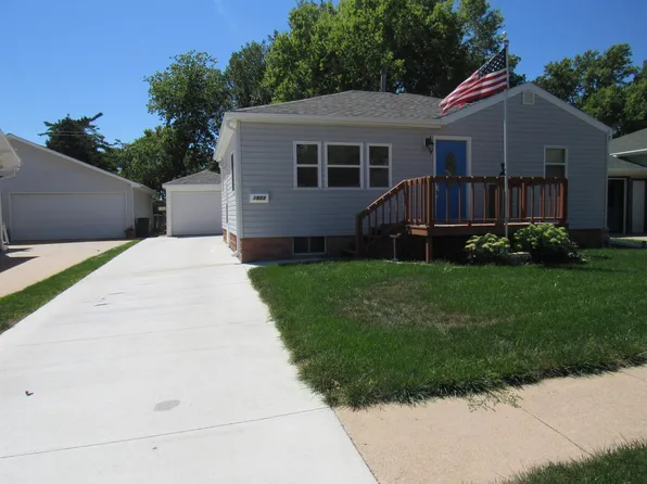1923 W 4th St, Hastings, NE 68901