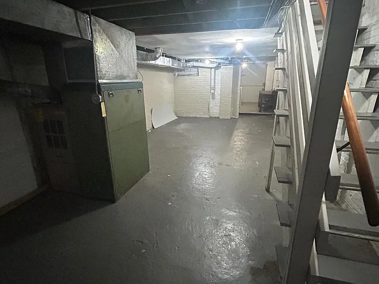 30 Amboy Ave — Photo 22