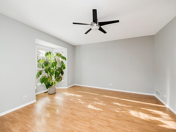 3rd image of 1106 Village Center Pkwy Unit 6