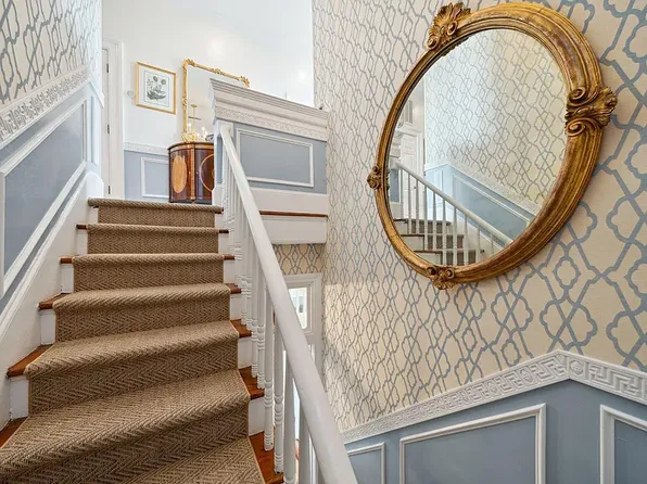 154 King St APT A, Charleston, SC 29401