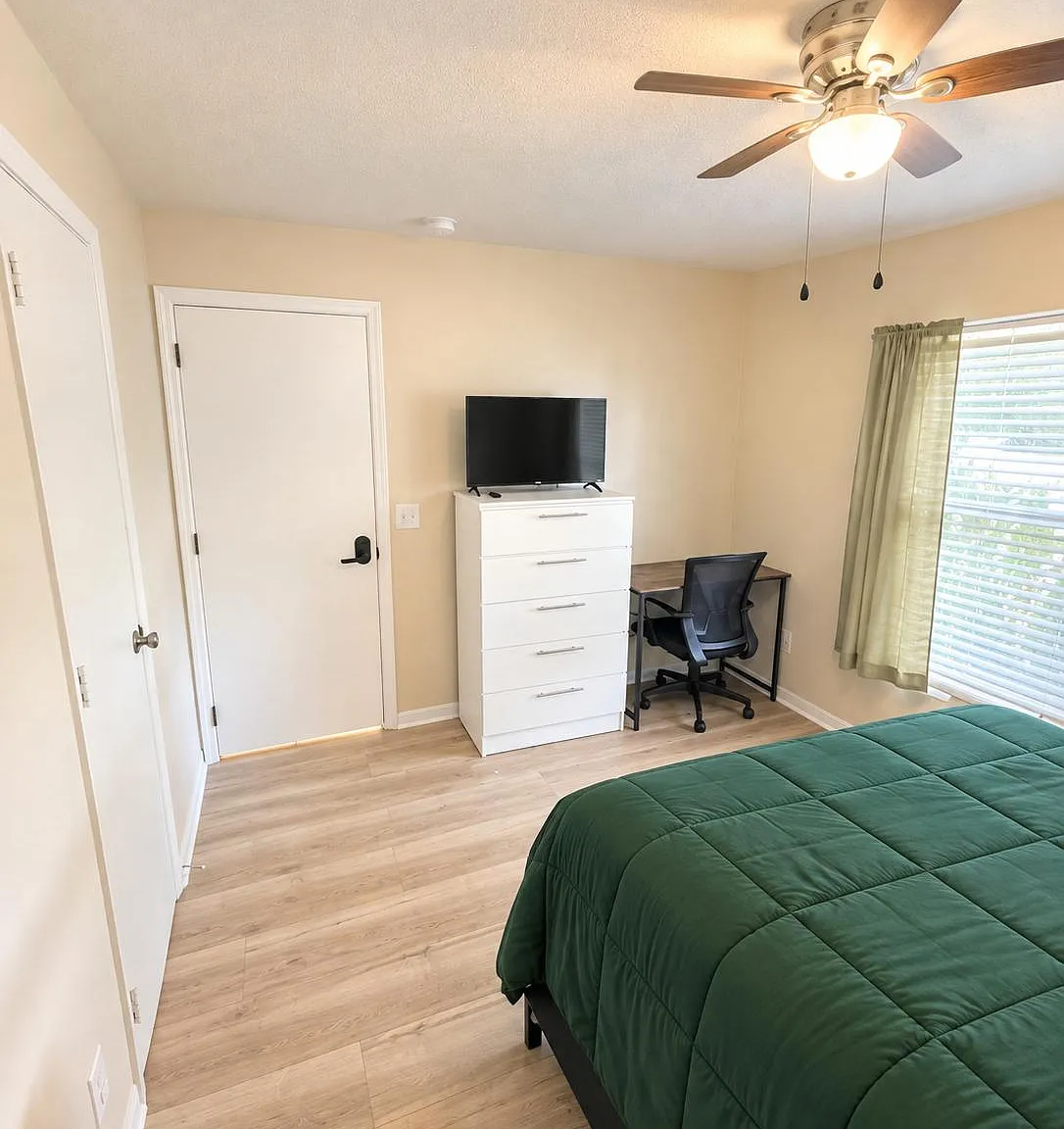 2 bed, 2.0 bath, 1100 sqft, $1,507 — Photo 2