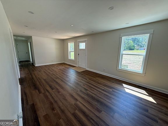 5th image of 291 Mauldin Rd