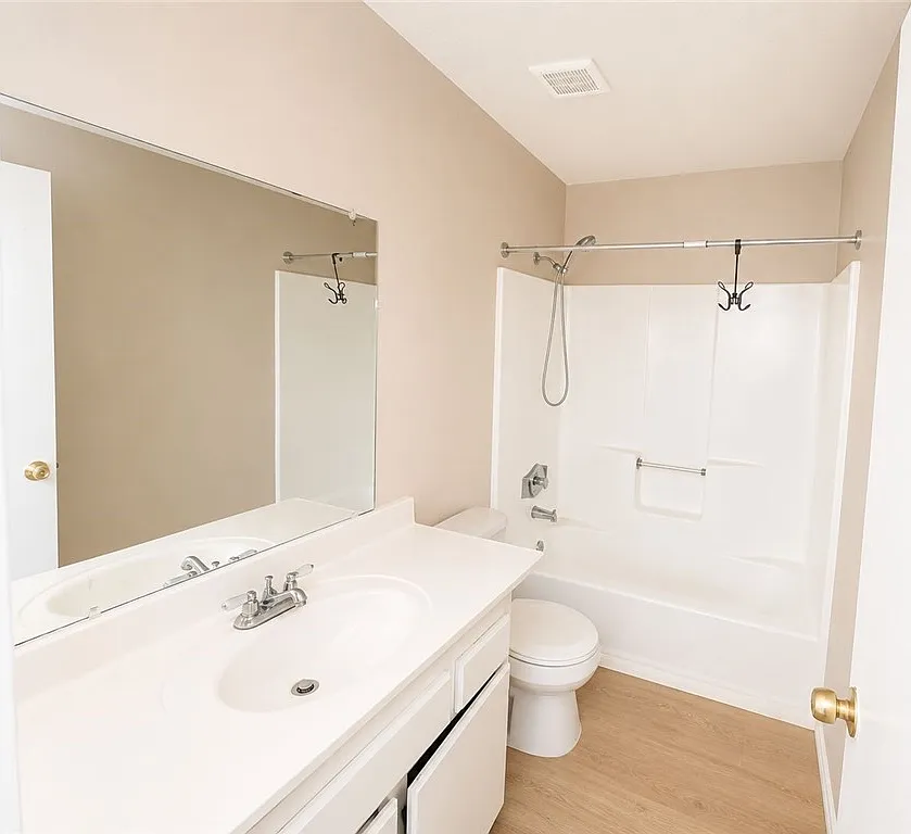 2 bed, 3338 sqft, $1,400 — Photo 3