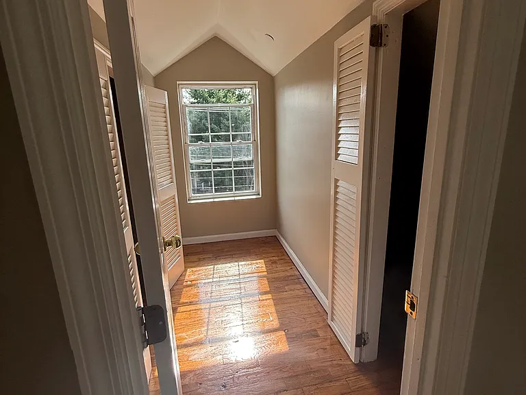 23 Longview Ave — Photo 5