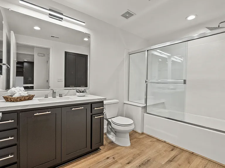 21301 Erwin St #206 — Photo 14