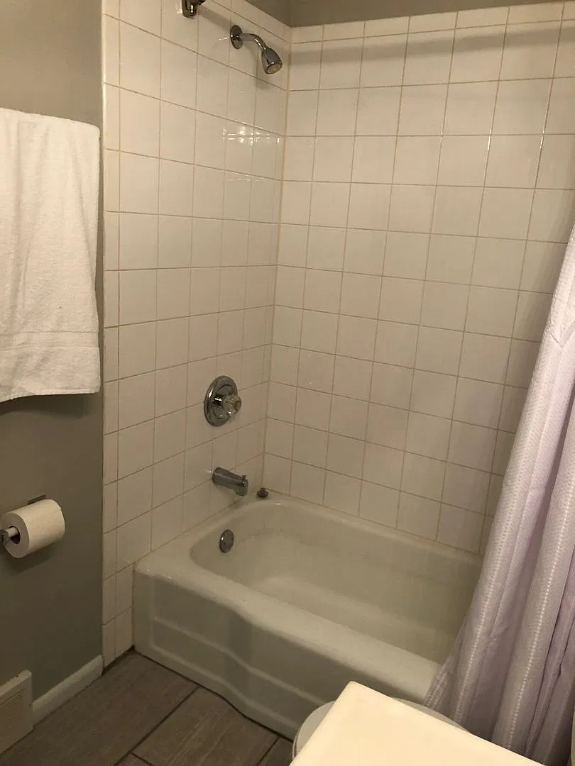 Charming 5 BD/3 BA down the street from Kelley and Luddy! — Photo 4