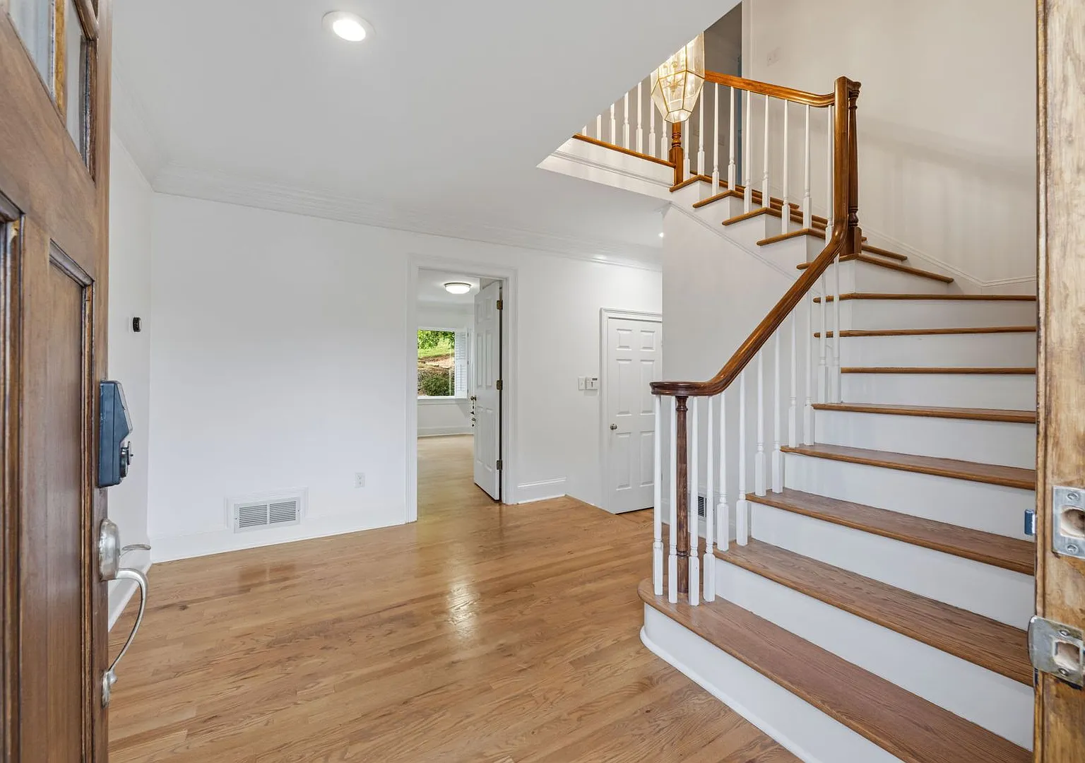 Executive Hom in Walton HS - New Kitchen, Fenced Yard — Photo 4