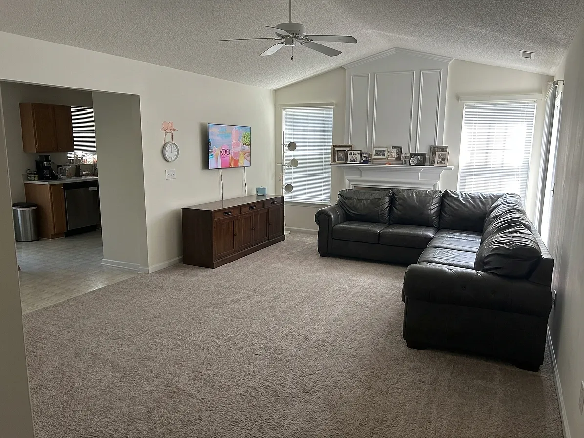3 bed, 1315 sqft, $1,890 — Photo 2