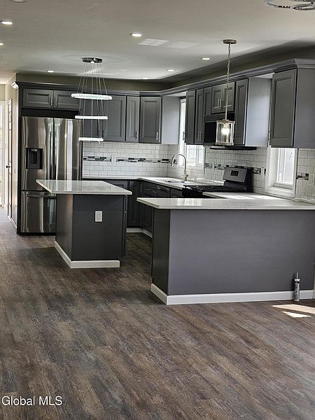 5th image of 2402 Ave B Extension