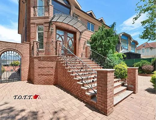 2nd image of 31 Barlow Dr N