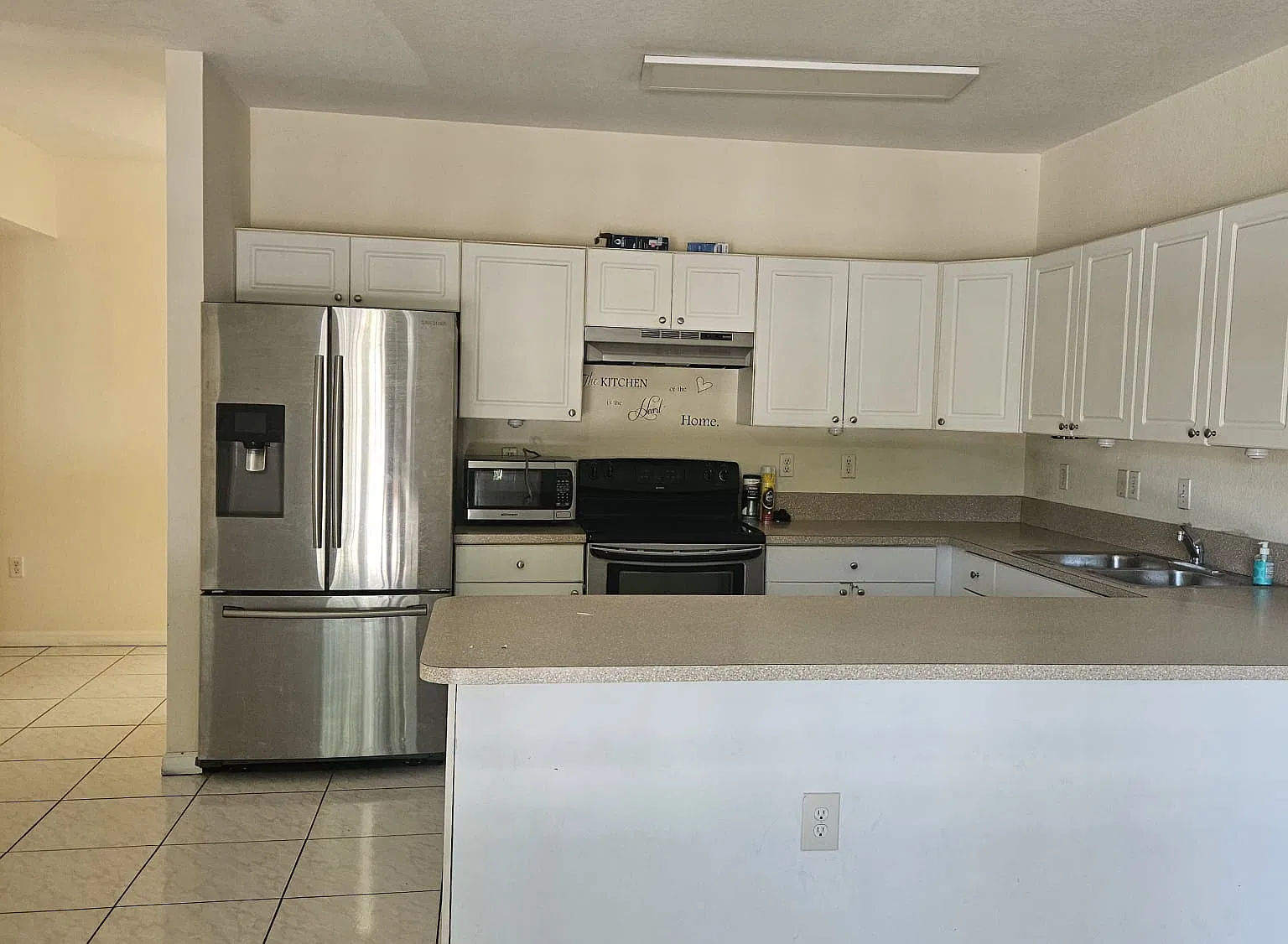 3 bed, 1300 sqft, $2,500 — Photo 2