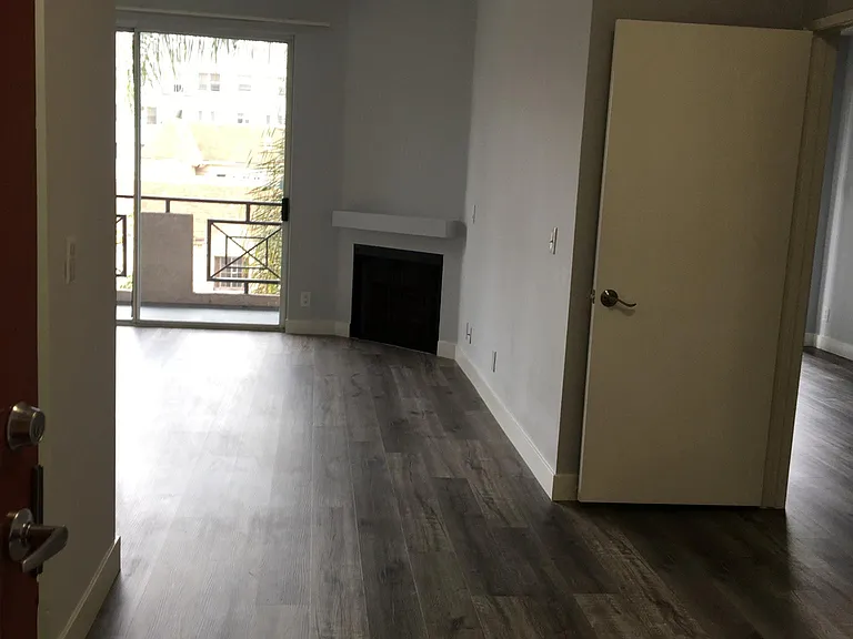 Catalina Apartments — Photo 39