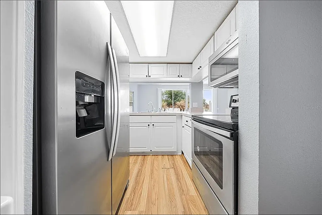 677 Orchid Dr — Photo 3