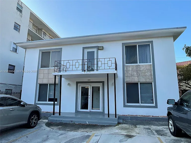 1000 Biarritz Dr #3 — Photo 1