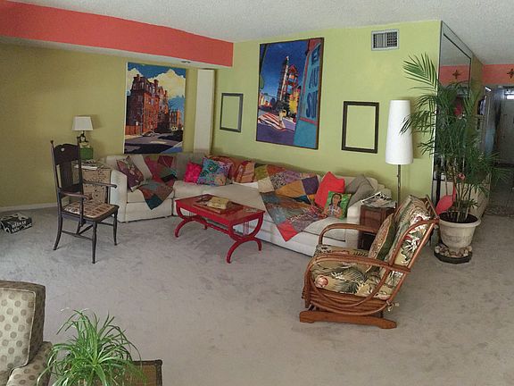 second sitting area LR