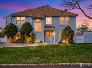 5 Ardsley Sq, Parlin, NJ 08859
