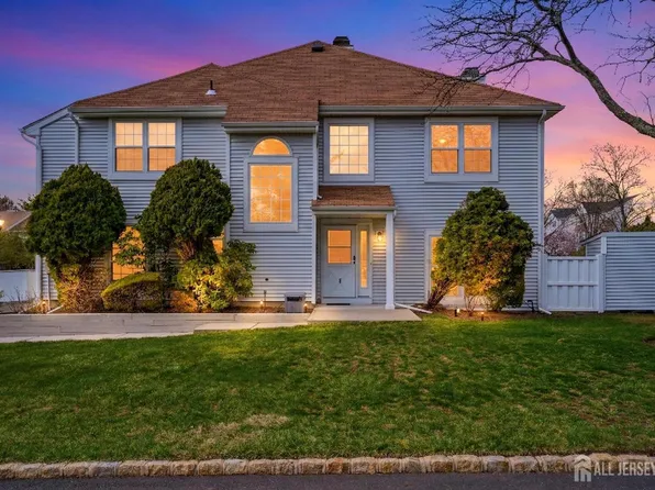 5 Ardsley Sq, Parlin, NJ 08859