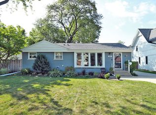 2419 Robincrest Ln, Glenview, IL 60025