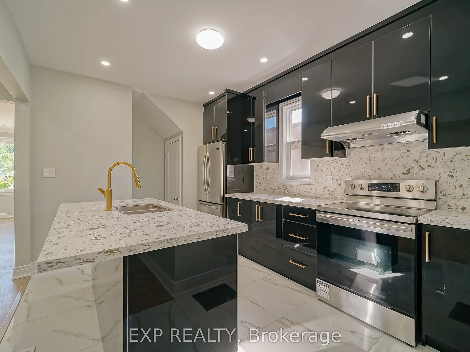 4 bed, $2,200 — Photo 2