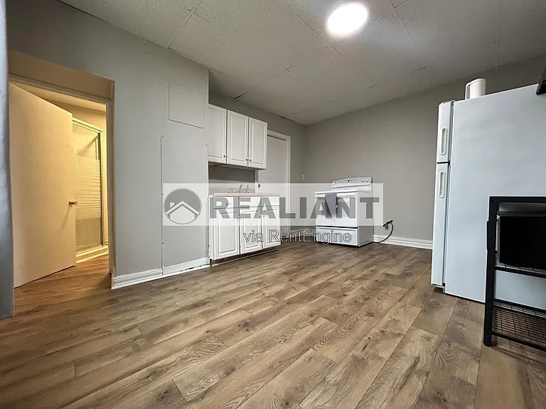 2227 Howell St #1 — Photo 9