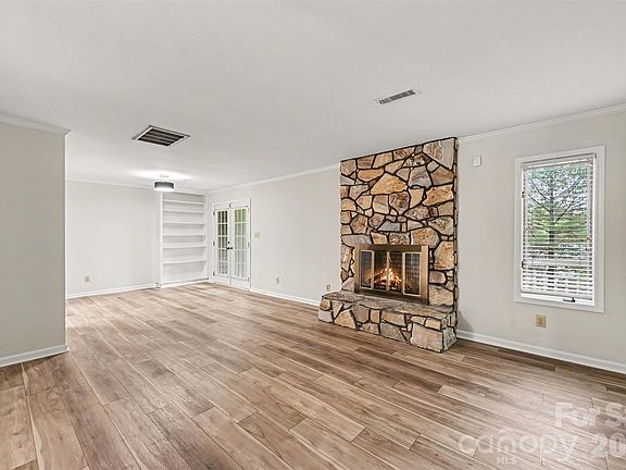 4th image of 1036 Wexford Pl NW