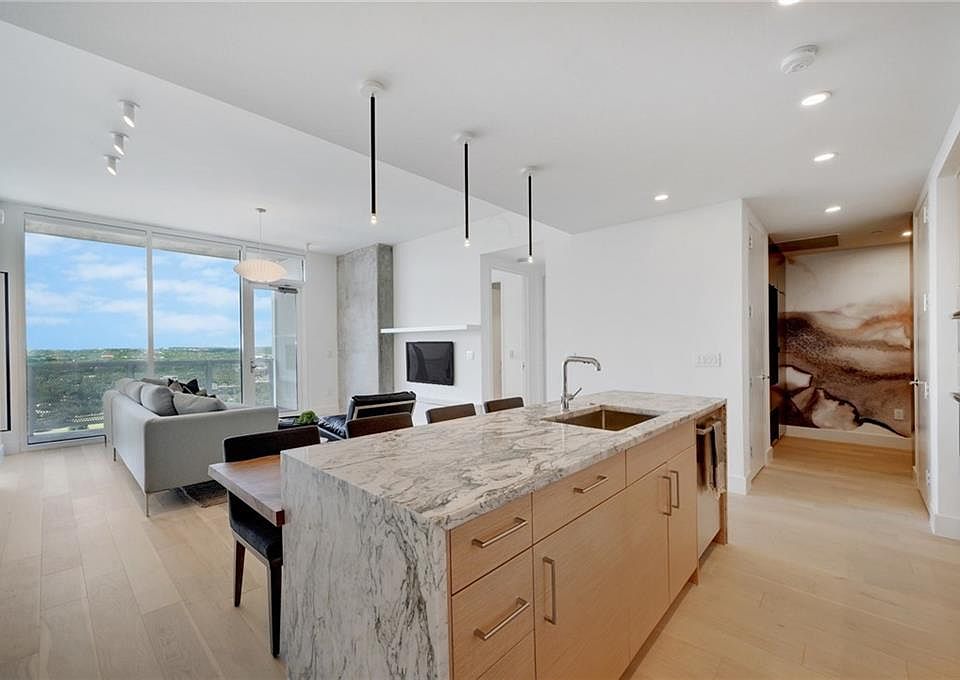 1st image of 301 West Ave #2806
